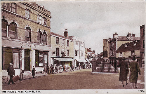 Cowes High Street and War memorial